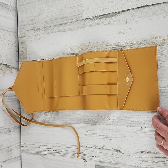 Glass Ladder Co. honey camel Katherine tech accessory organizer roll NWT - Picture 2 of 9